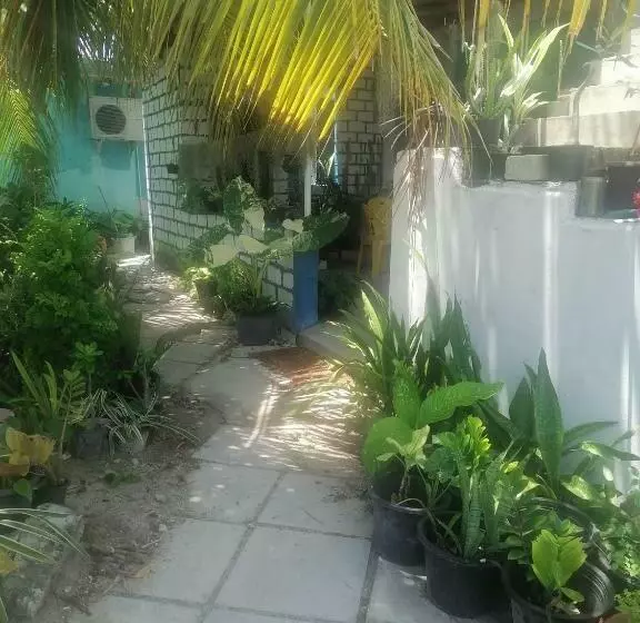 هتل The Rose Garden House, Addu City, Maldives