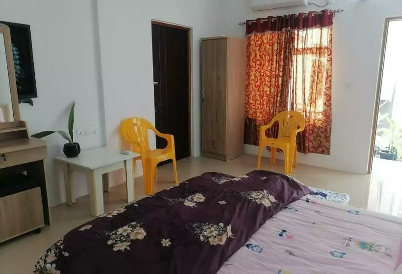 هتل The Rose Garden House, Addu City, Maldives