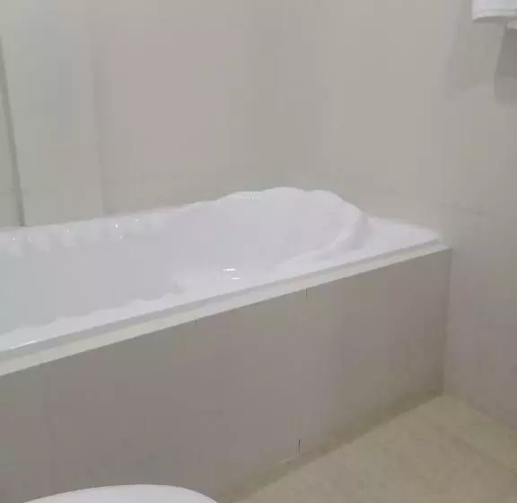 هتل The Rose Garden House, Addu City, Maldives