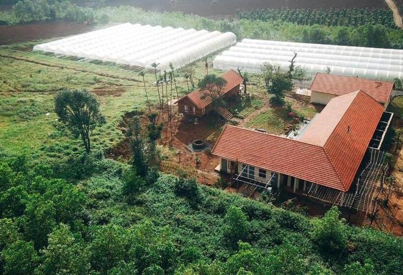 هتل Todo Farm Organic Farming & Retreat