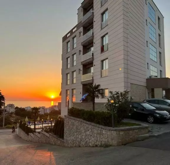 Lux Hotel M