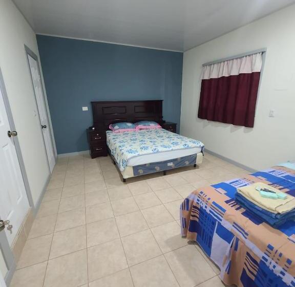 هتل Hostal Don Luis