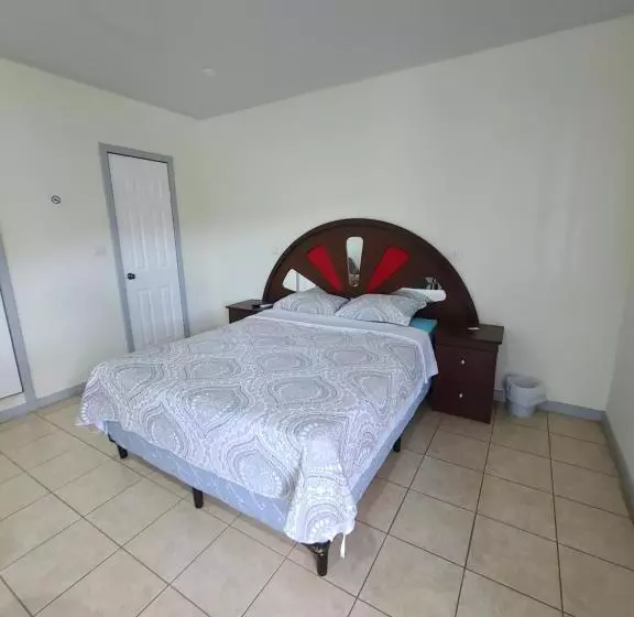 هتل Hostal Don Luis