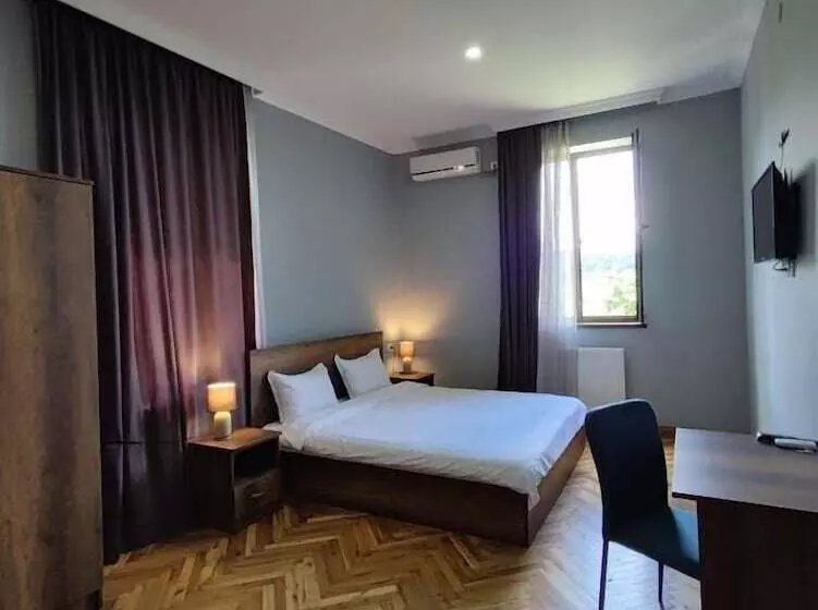 پانسیون Shanshe