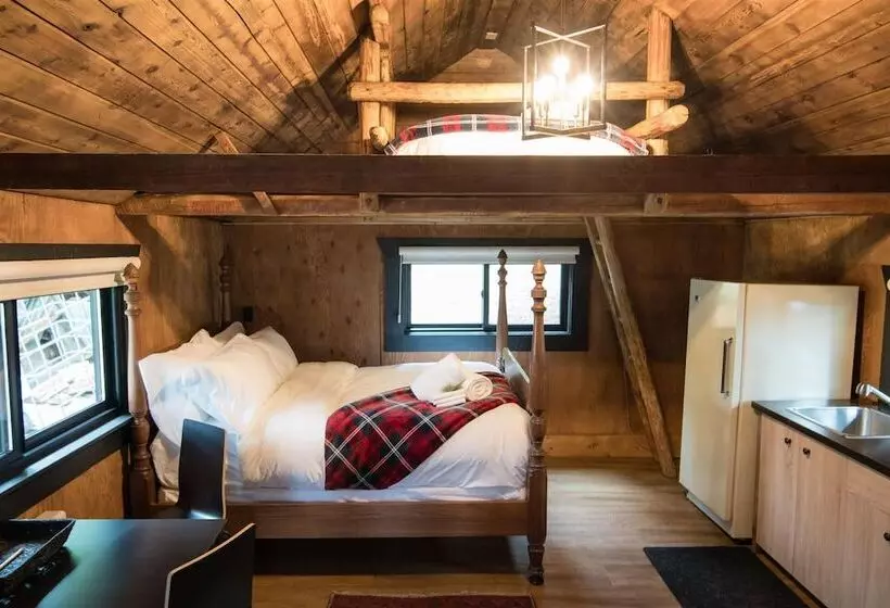 Lomakeskus Chute Lake Lodge