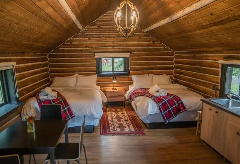 Lomakeskus Chute Lake Lodge