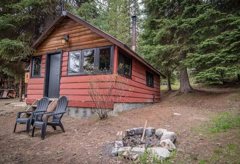 Lomakeskus Chute Lake Lodge