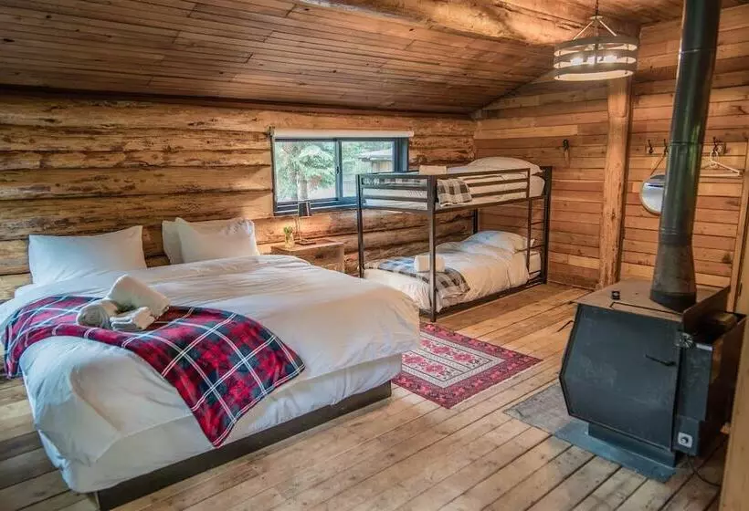 Lomakeskus Chute Lake Lodge