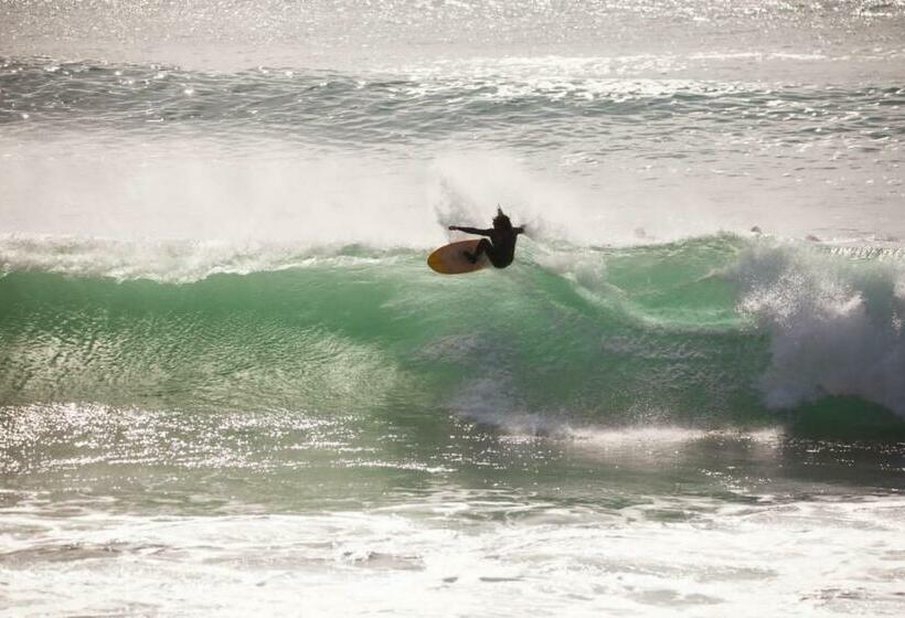 هاستل Boilers Surf House