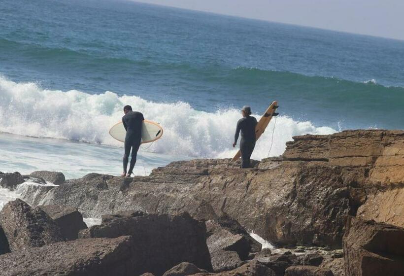 هاستل Boilers Surf House