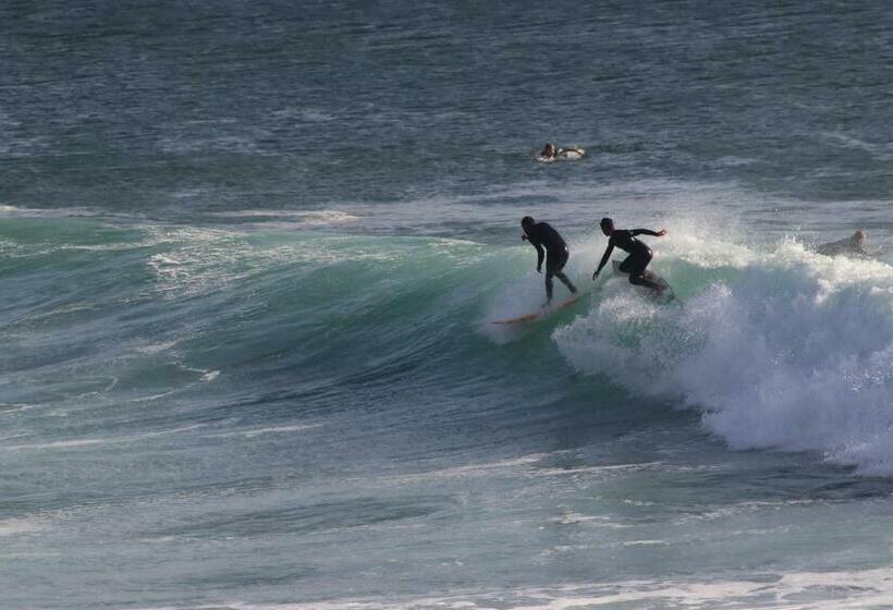 هاستل Boilers Surf House