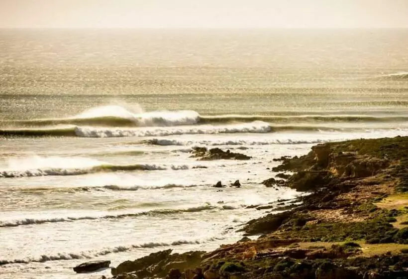 Retkeilymaja Boilers Surf House