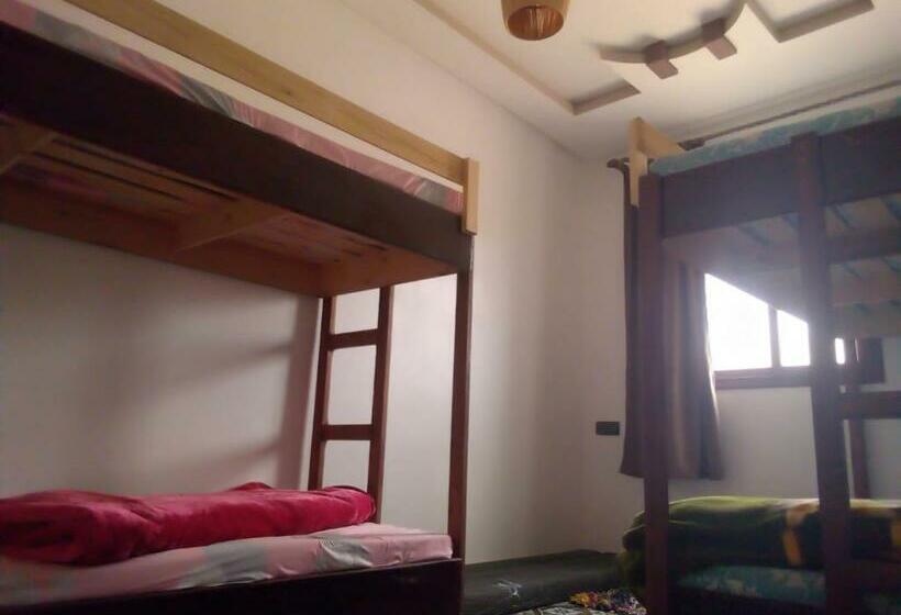 هاستل Boilers Surf House