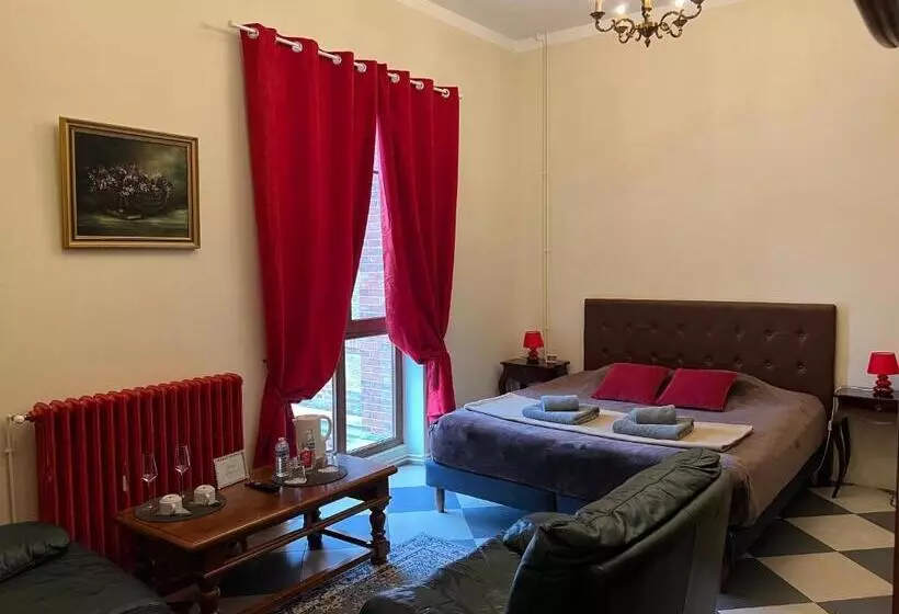 Aamiaismajoitus (B&B) Château De Crènille