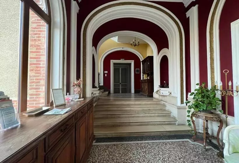 Aamiaismajoitus (B&B) Château De Crènille