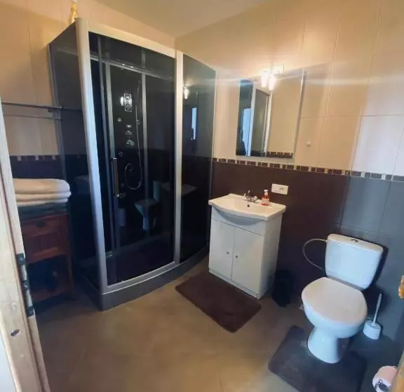 Aamiaismajoitus (B&B) Château De Crènille