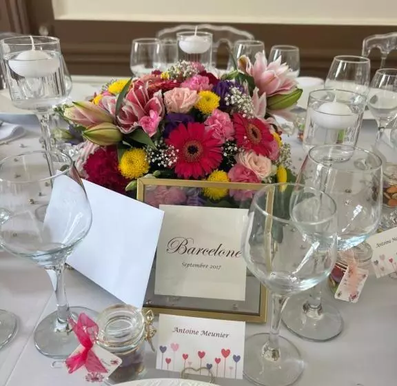 Aamiaismajoitus (B&B) Château De Crènille