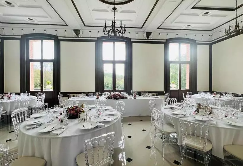 Aamiaismajoitus (B&B) Château De Crènille