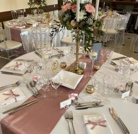 Aamiaismajoitus (B&B) Château De Crènille