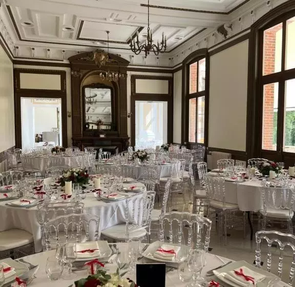 Aamiaismajoitus (B&B) Château De Crènille