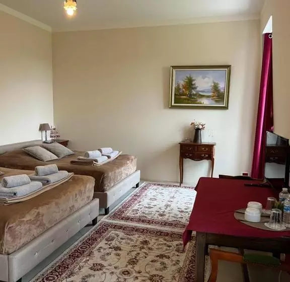 Aamiaismajoitus (B&B) Château De Crènille