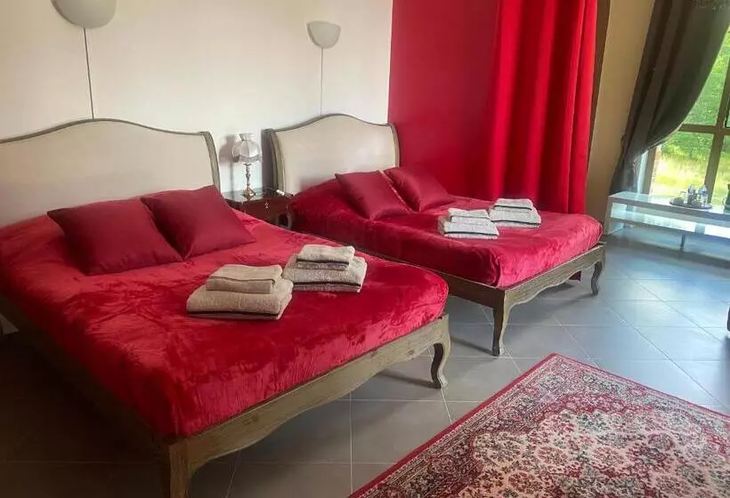 Aamiaismajoitus (B&B) Château De Crènille