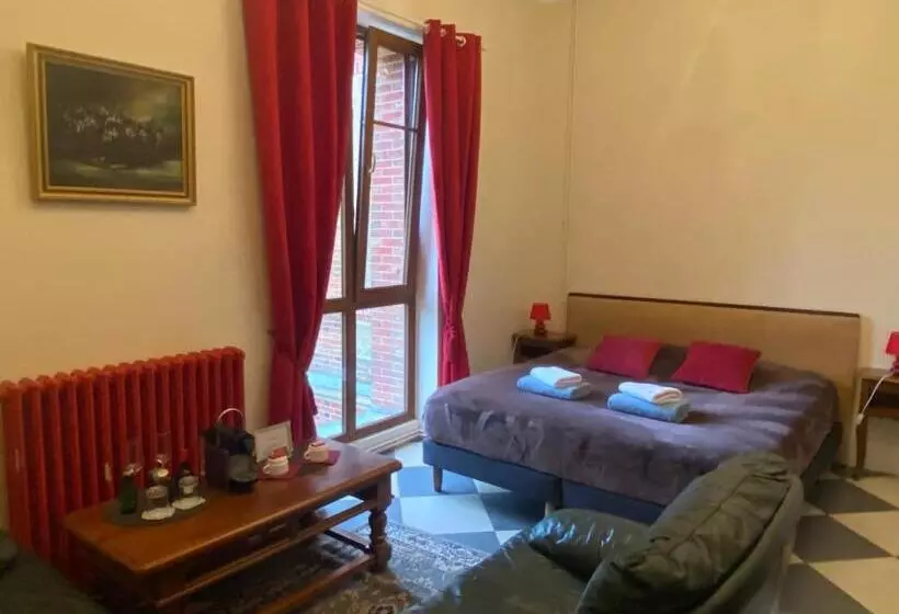 Aamiaismajoitus (B&B) Château De Crènille