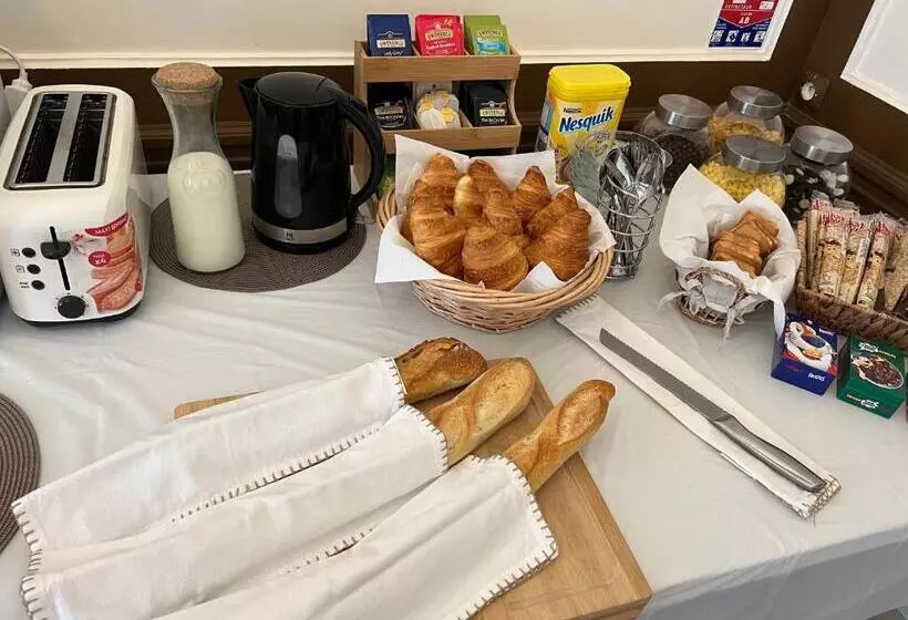 Aamiaismajoitus (B&B) Château De Crènille