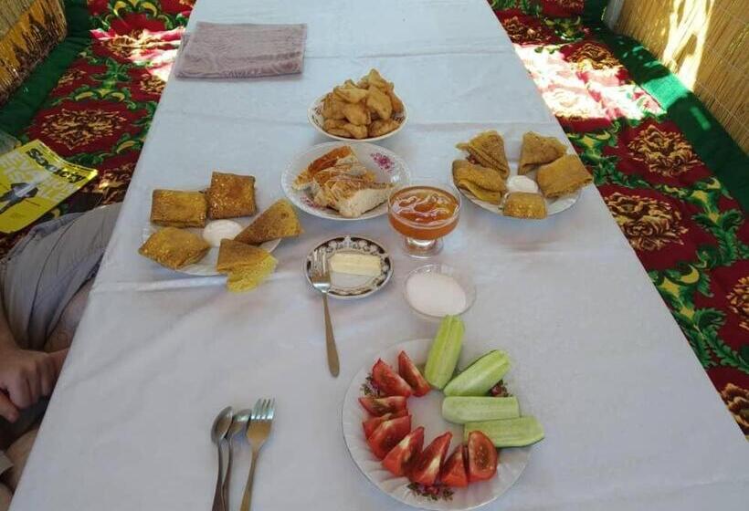 تختخواب و صبحانه Guesthouse Bermet