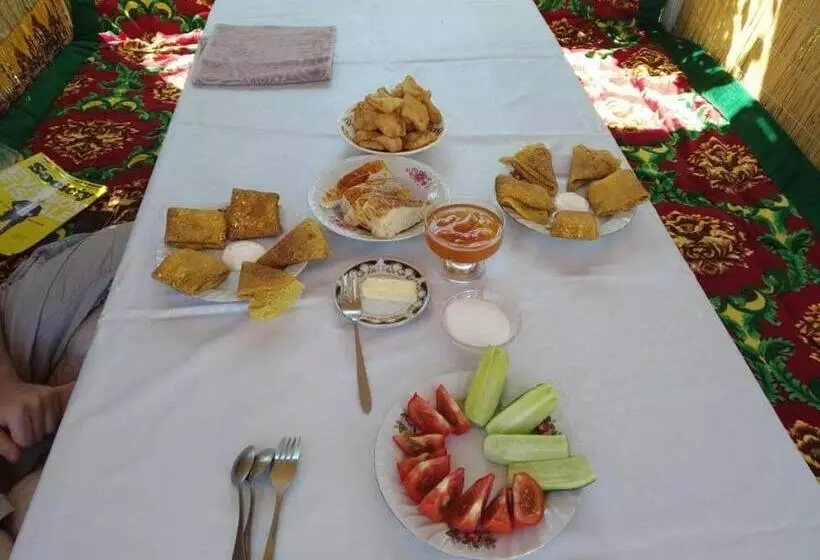 تختخواب و صبحانه Guesthouse Bermet