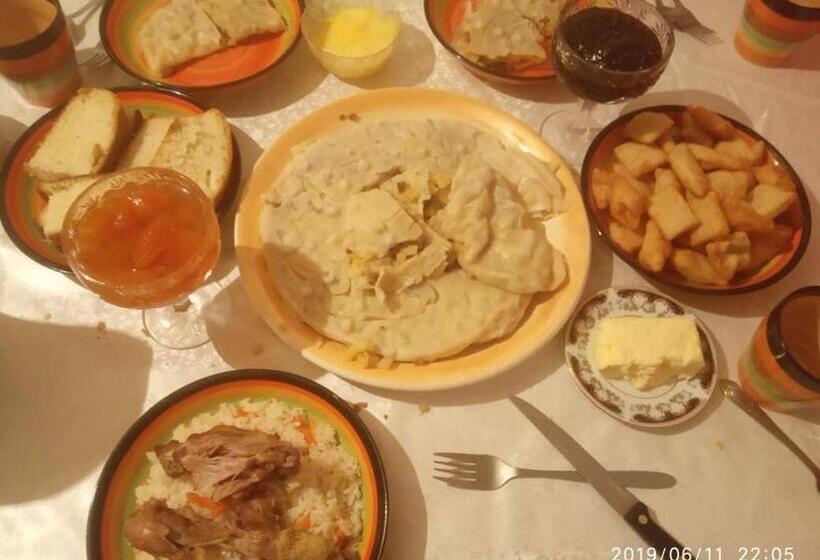 تختخواب و صبحانه Guesthouse Bermet