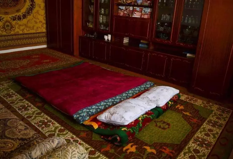 تختخواب و صبحانه Guesthouse Bermet