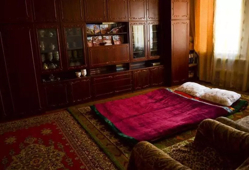 تختخواب و صبحانه Guesthouse Bermet