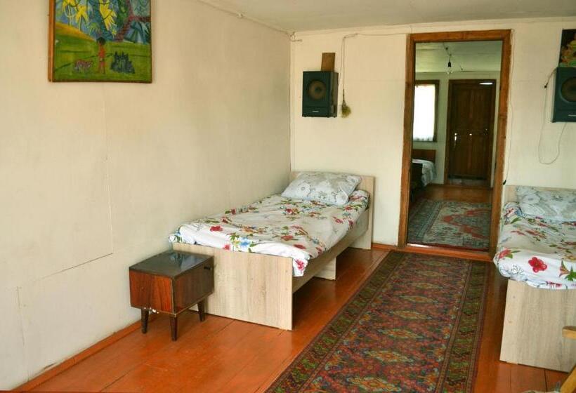 تختخواب و صبحانه Guesthouse Bermet