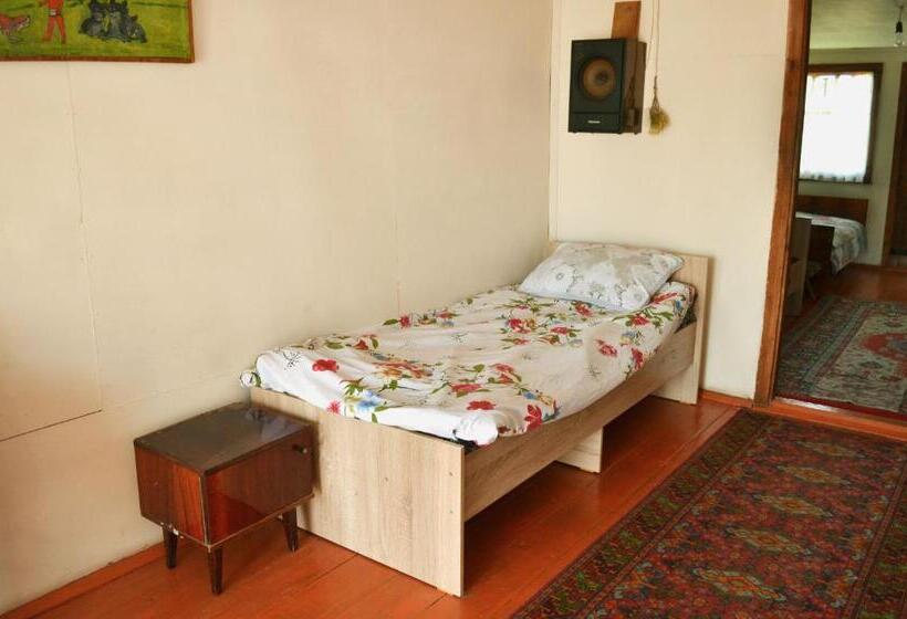 تختخواب و صبحانه Guesthouse Bermet