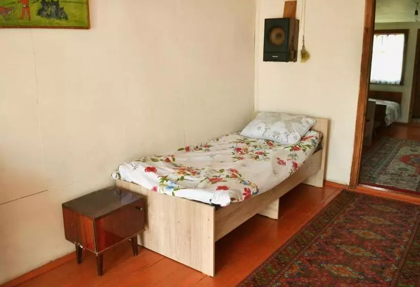 تختخواب و صبحانه Guesthouse Bermet