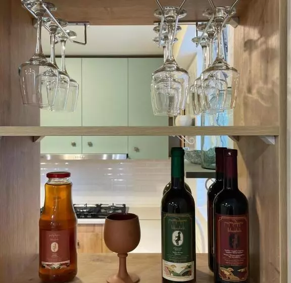 تختخواب و صبحانه Zaali S Wine Cellar