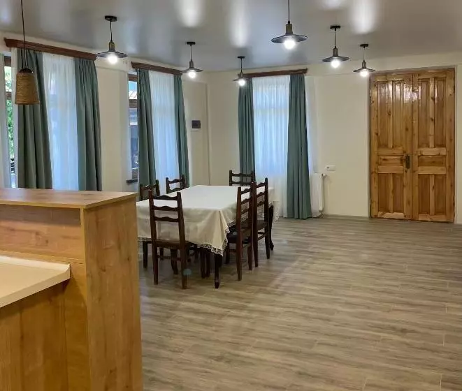 تختخواب و صبحانه Zaali S Wine Cellar