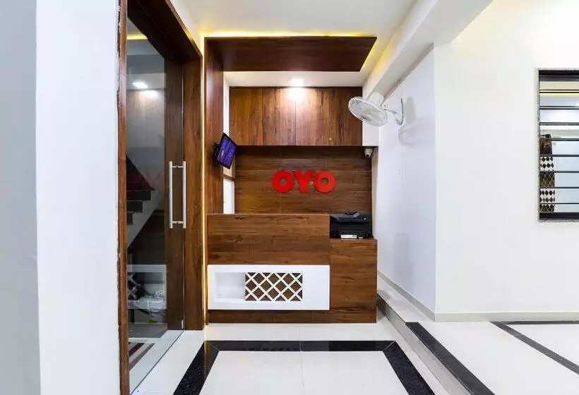 ホテル Oyo Sumukh
