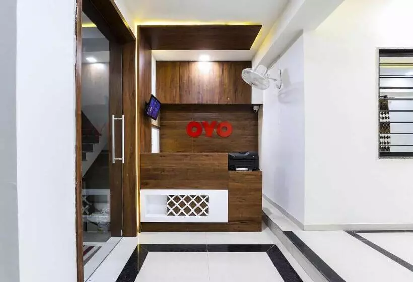 ホテル Oyo Sumukh