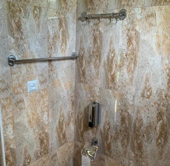 פנסיון Eno Grand