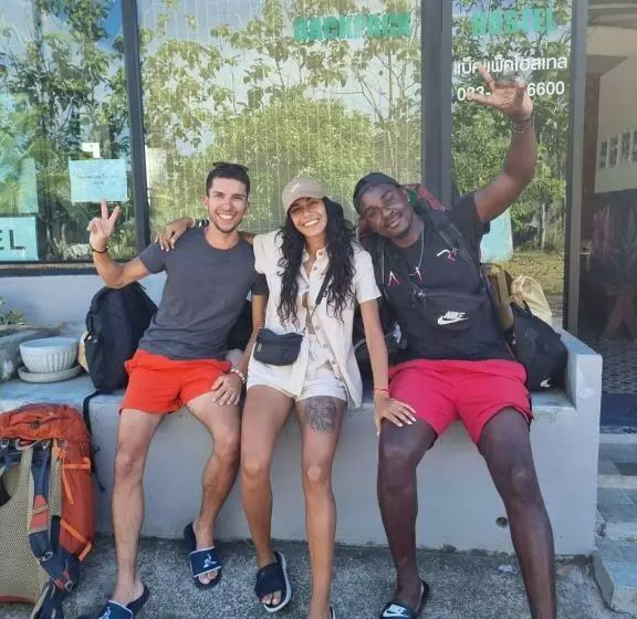 Backpack Hostel Kohyaoyai