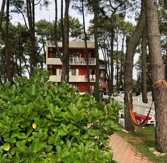 پانسیون Guest House Guriani