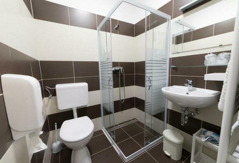 ベッドアンドブレックファースト Port étterem&panzió