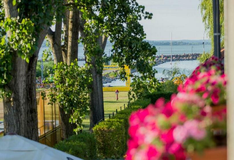 ベッドアンドブレックファースト Port étterem&panzió