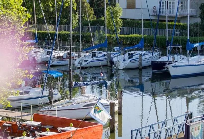 تختخواب و صبحانه Port étterem&panzió