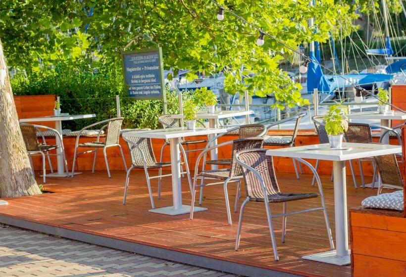 ベッドアンドブレックファースト Port étterem&panzió