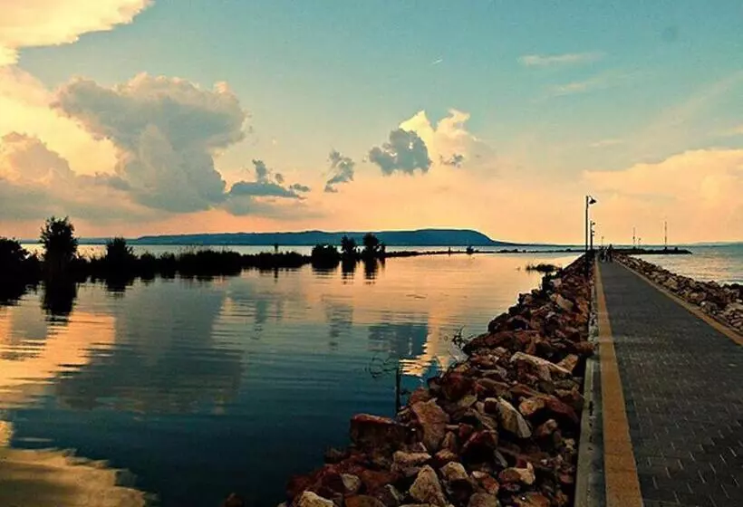 تختخواب و صبحانه Port étterem&panzió