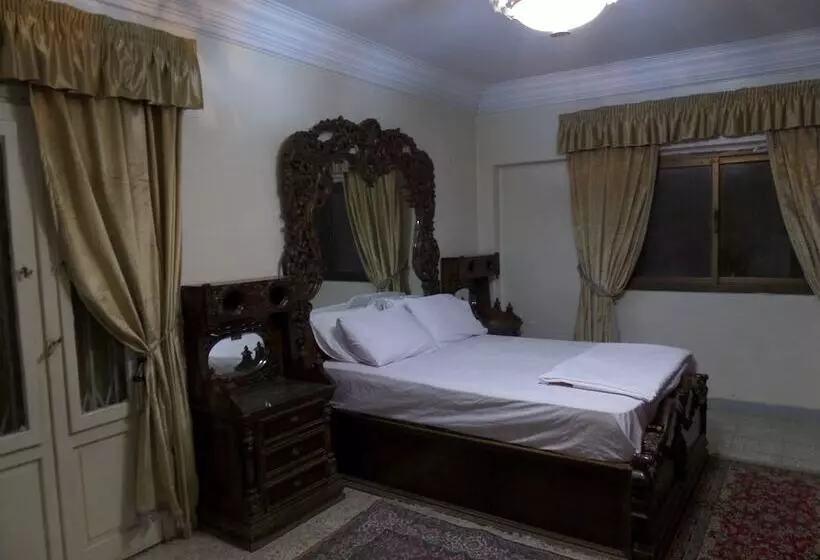 پانسیون Grand Museum Guest House