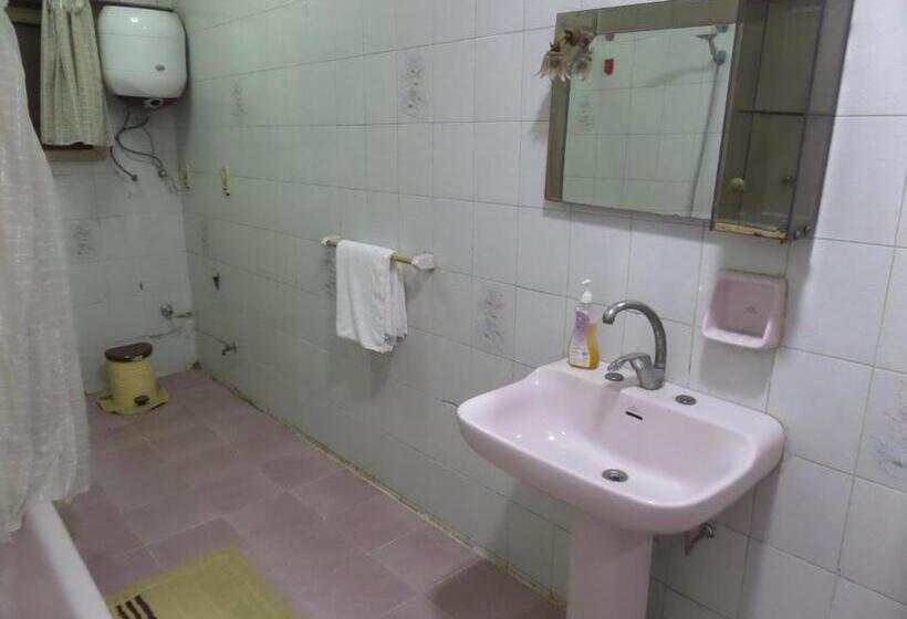 پانسیون Grand Museum Guest House